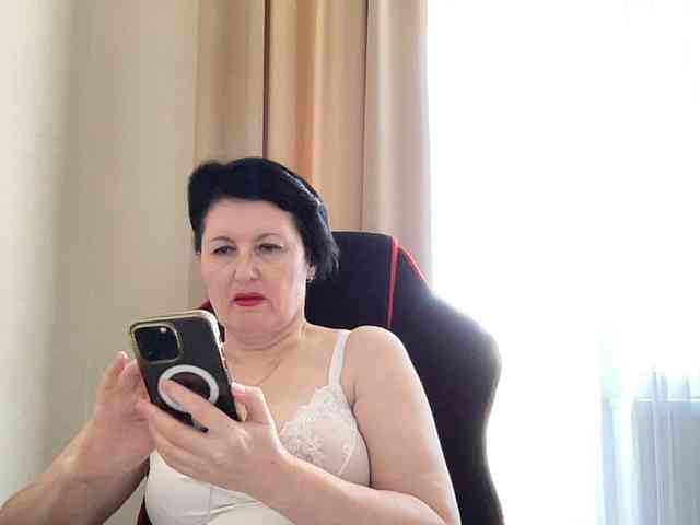 HotMilfPussy webcam