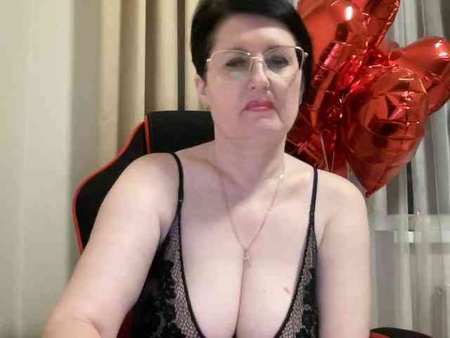 HotMilfPussy webcam