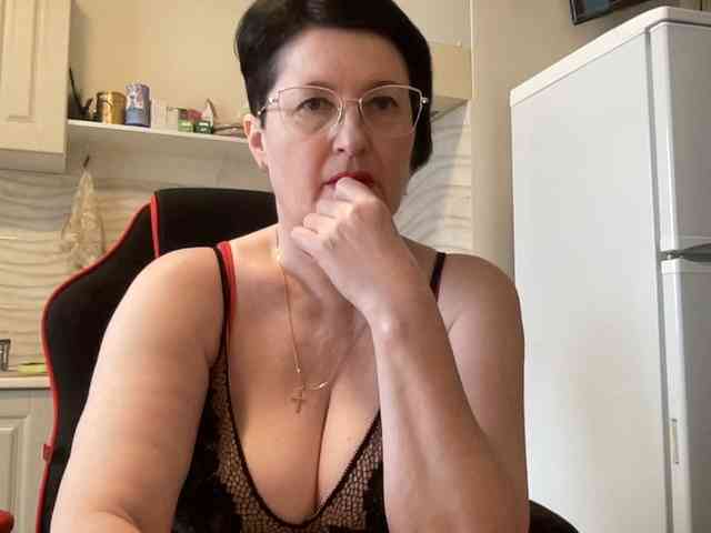 HotMilfPussy webcam