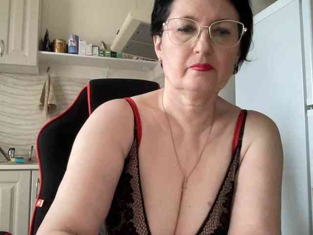 HotMilfPussy webcam