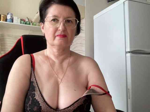 HotMilfPussy webcam