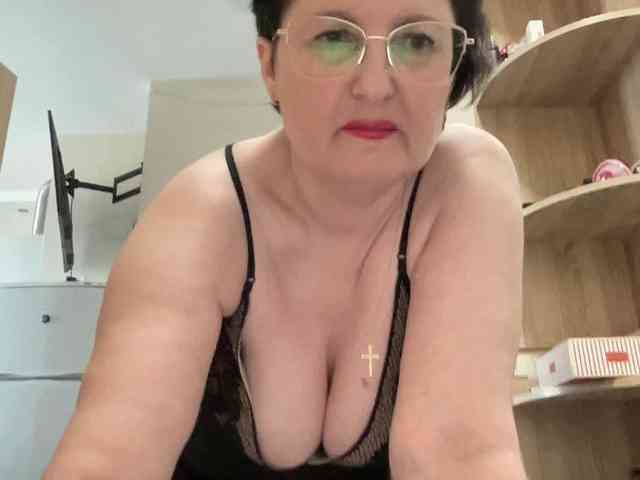 HotMilfPussy webcam
