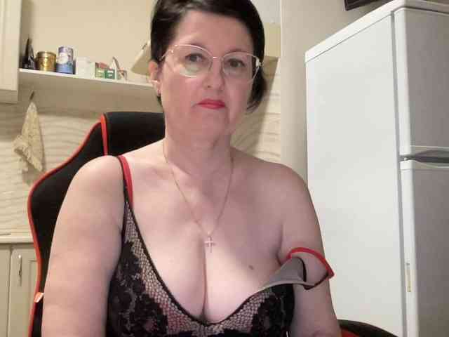 HotMilfPussy webcam