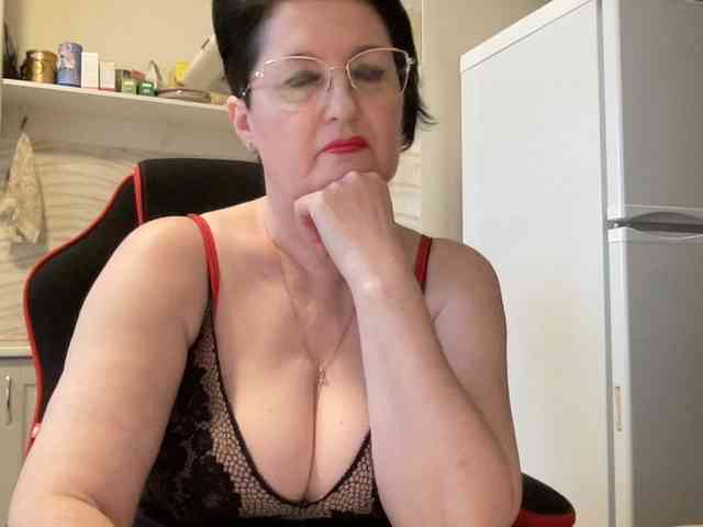 HotMilfPussy webcam