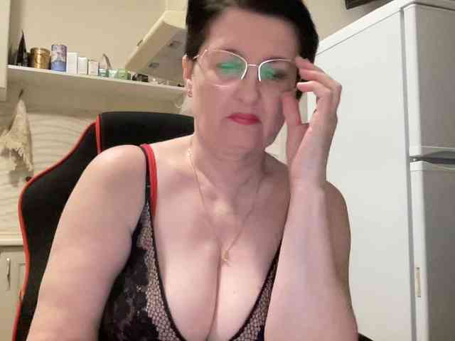 HotMilfPussy webcam