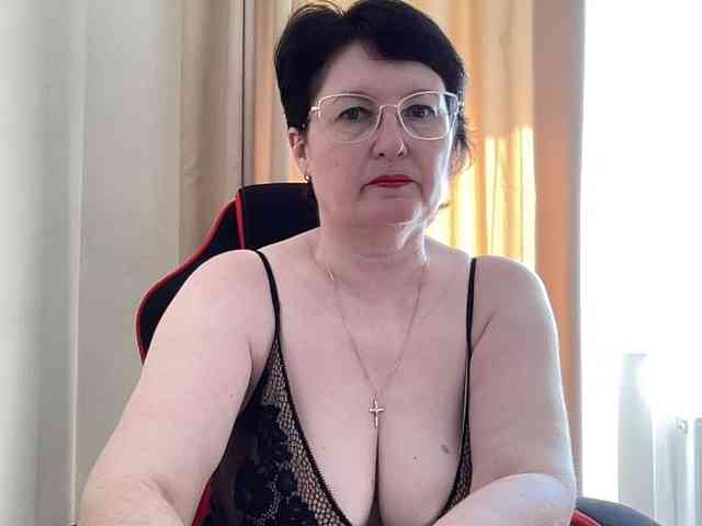 HotMilfPussy webcam
