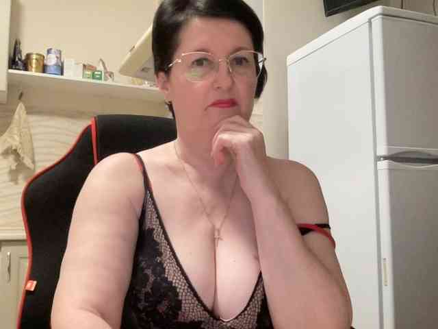 HotMilfPussy webcam