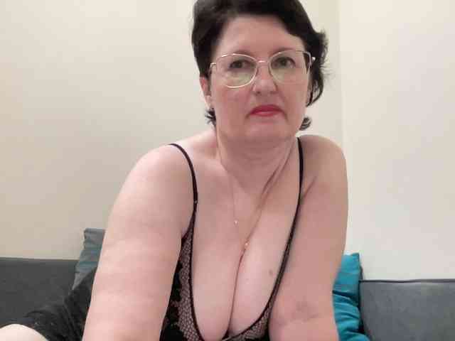HotMilfPussy webcam