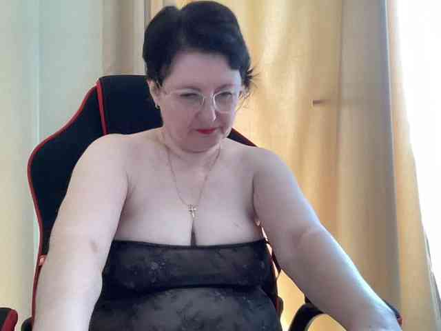 HotMilfPussy webcam