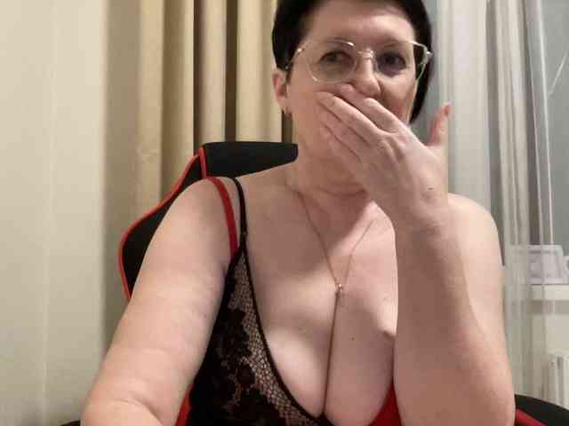 HotMilfPussy webcam