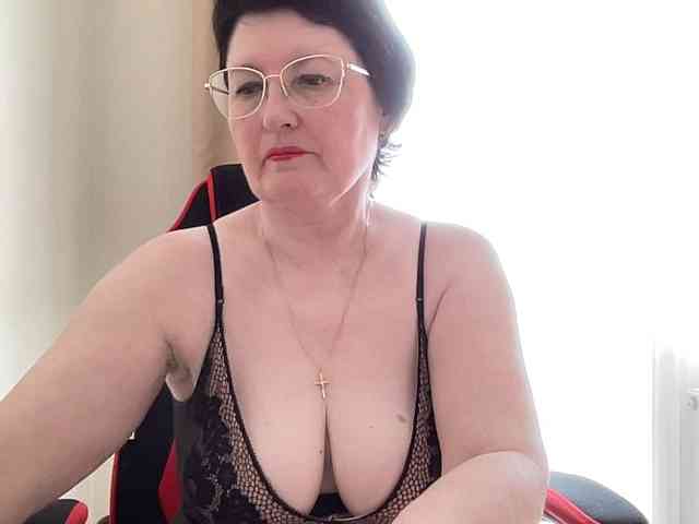 HotMilfPussy webcam