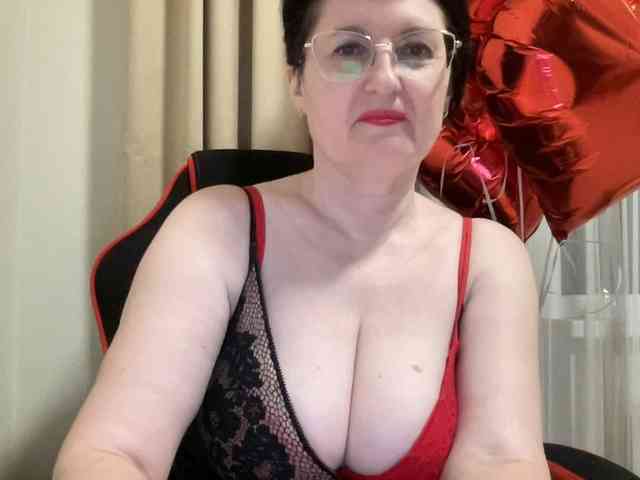 HotMilfPussy webcam