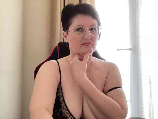 HotMilfPussy webcam