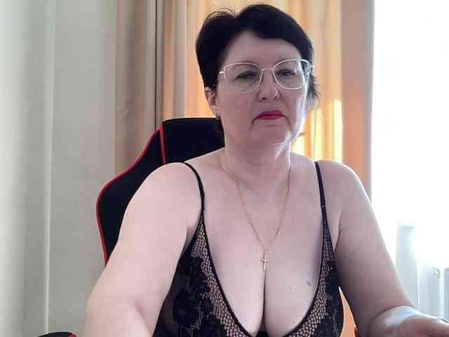 HotMilfPussy webcam