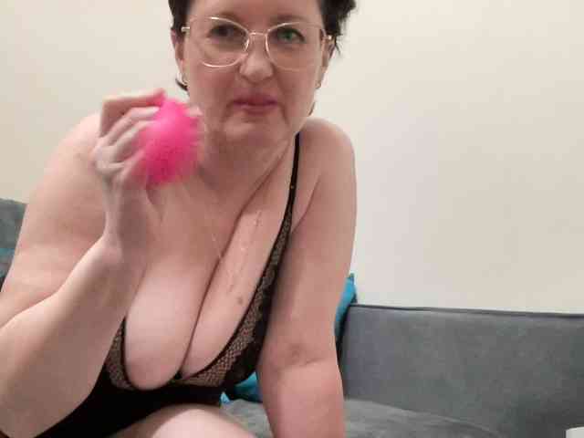 HotMilfPussy webcam