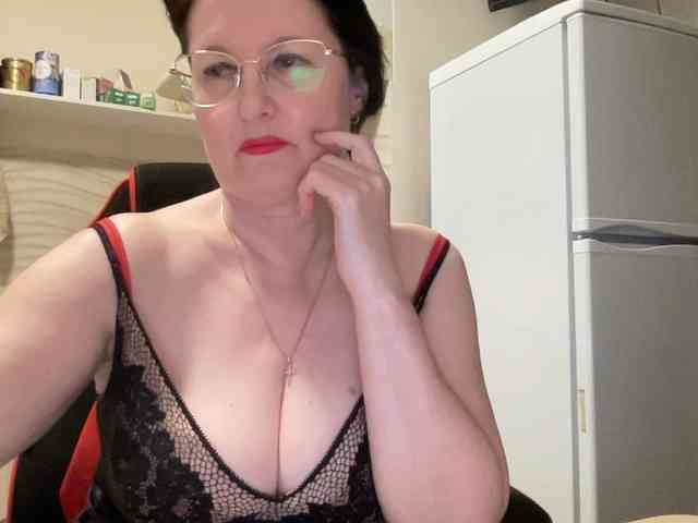 HotMilfPussy webcam