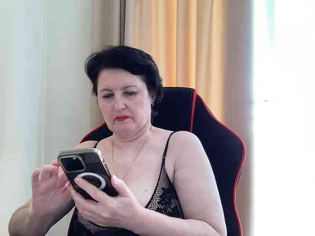 HotMilfPussy webcam