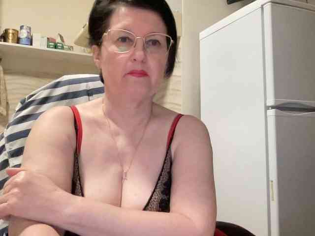 HotMilfPussy webcam