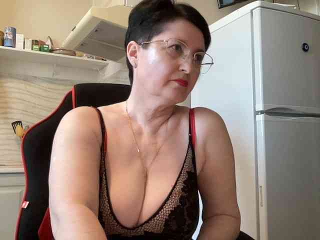 HotMilfPussy webcam
