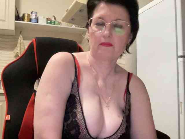 HotMilfPussy webcam