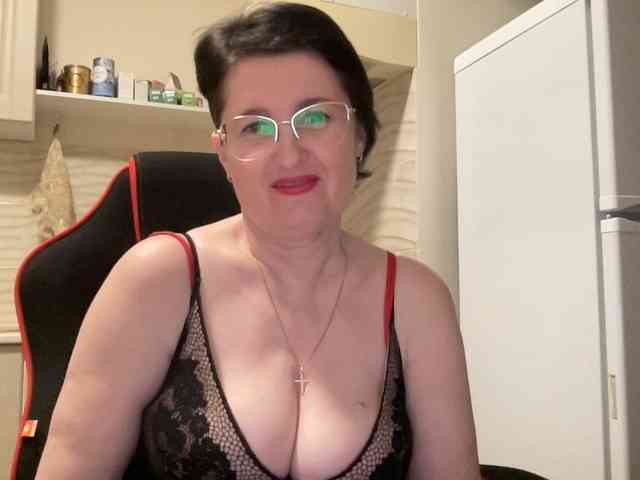 HotMilfPussy webcam