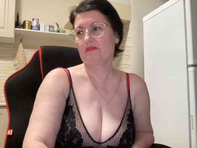 HotMilfPussy webcam