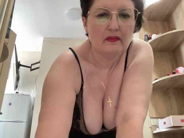 HotMilfPussy webcam