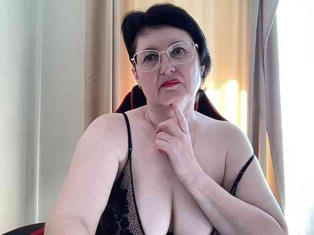 HotMilfPussy webcam