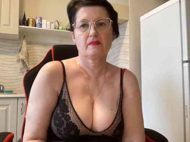 HotMilfPussy webcam