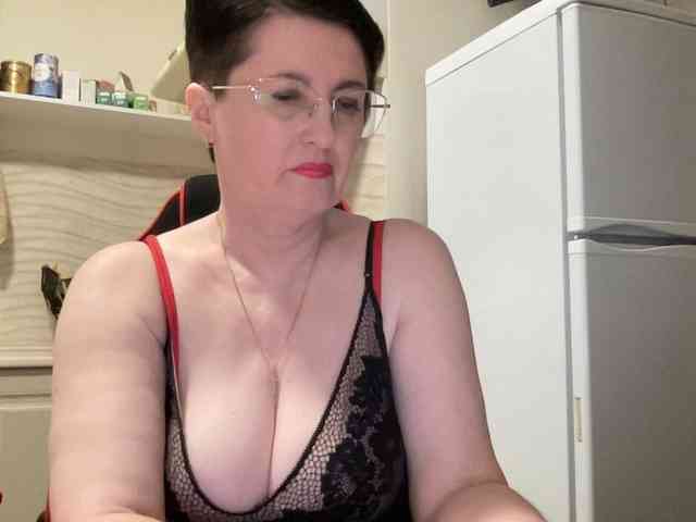 HotMilfPussy webcam