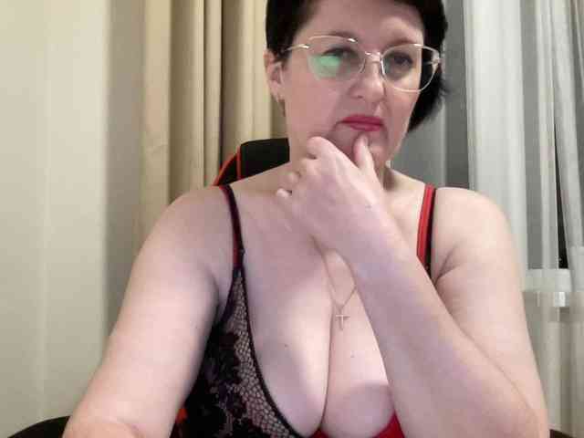 HotMilfPussy webcam