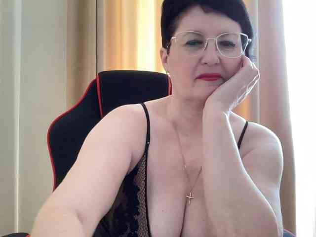 HotMilfPussy webcam