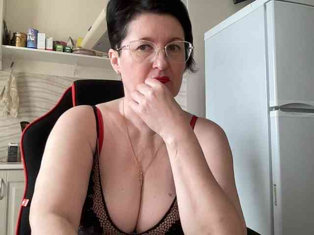 HotMilfPussy webcam