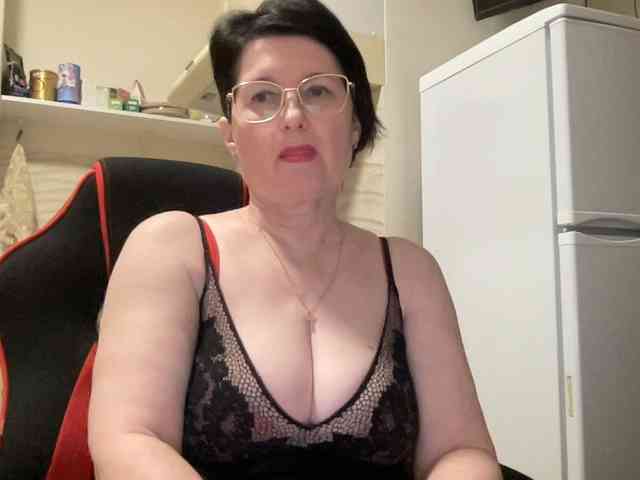 HotMilfPussy webcam