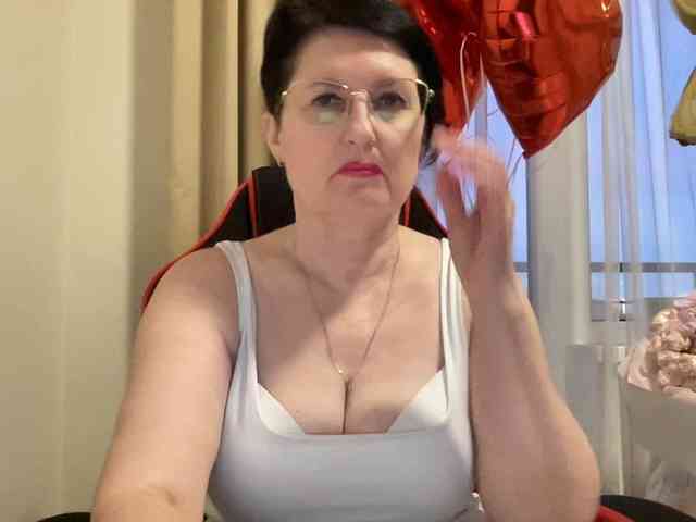 HotMilfPussy webcam
