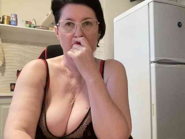 HotMilfPussy webcam