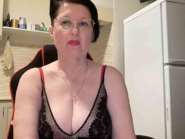 HotMilfPussy webcam