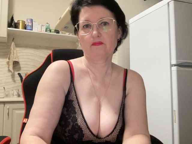HotMilfPussy webcam