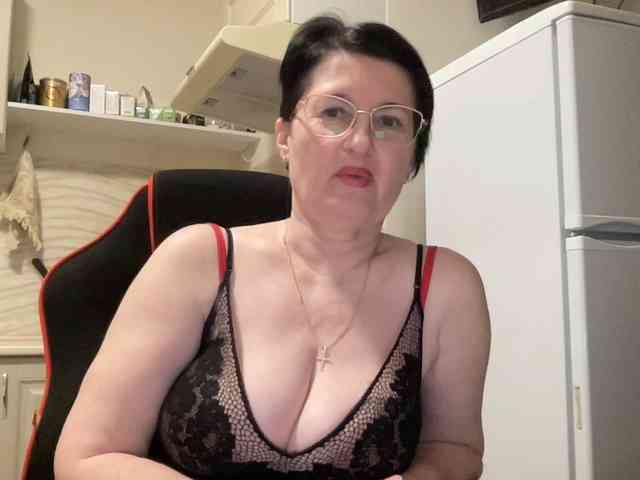 HotMilfPussy webcam