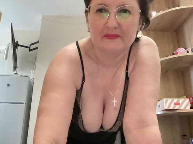 HotMilfPussy webcam