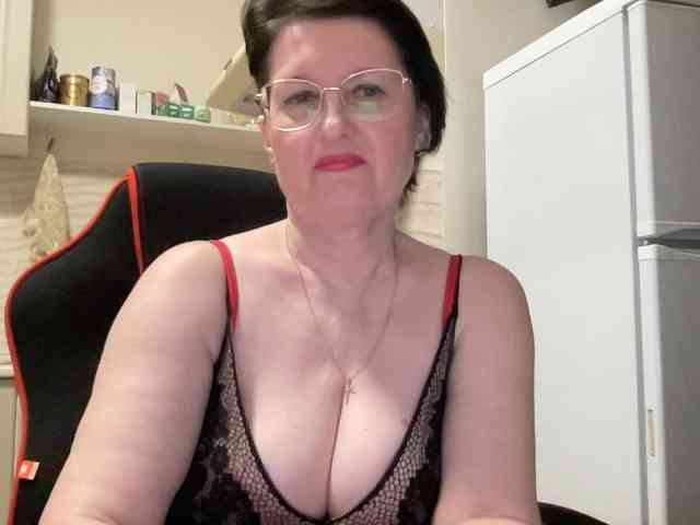 HotMilfPussy webcam
