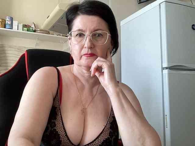 HotMilfPussy webcam