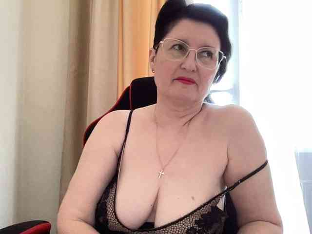 HotMilfPussy webcam