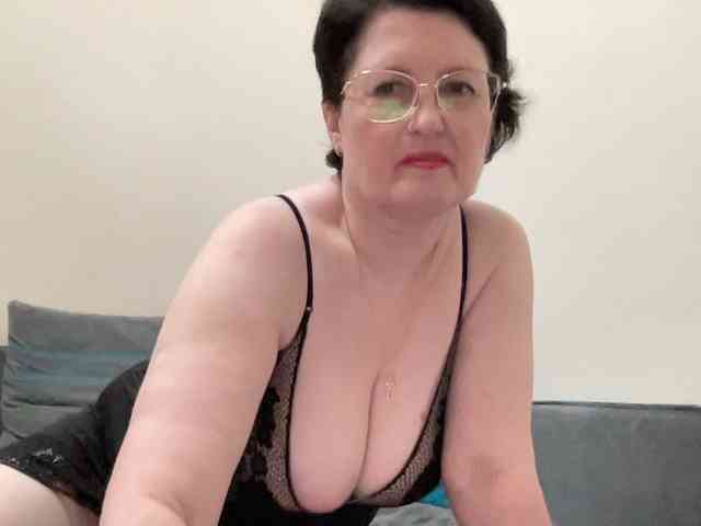 HotMilfPussy webcam