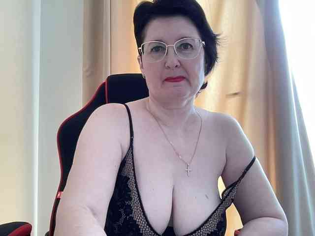 HotMilfPussy webcam