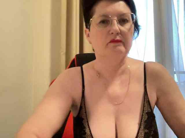 HotMilfPussy webcam