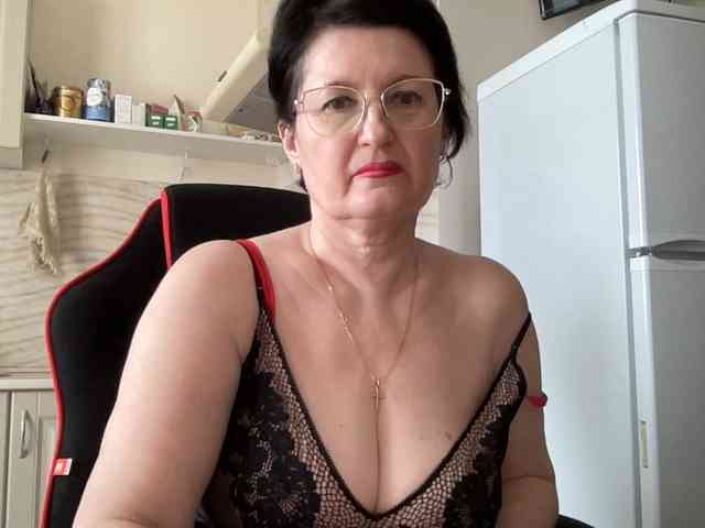 HotMilfPussy webcam