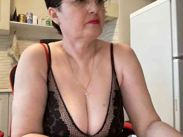 HotMilfPussy webcam