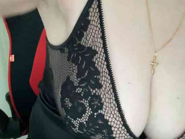 HotMilfPussy webcam