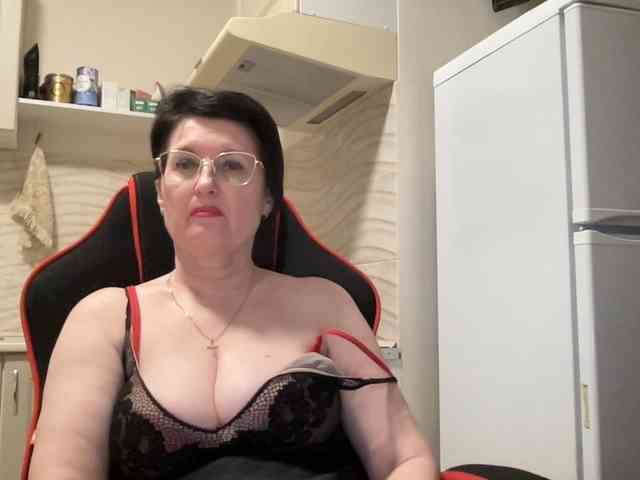 HotMilfPussy webcam